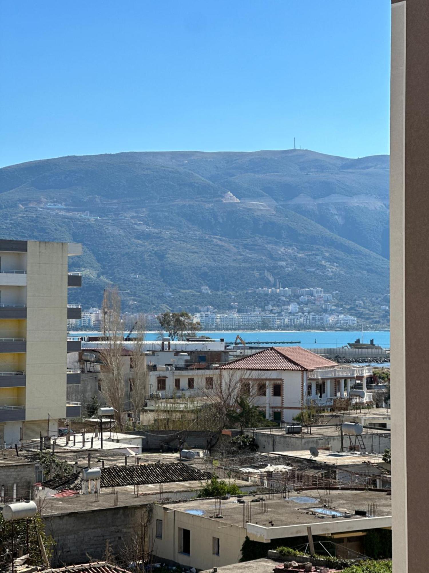 Beachfront Apartment With Balcony Vlorë Exteriör bild